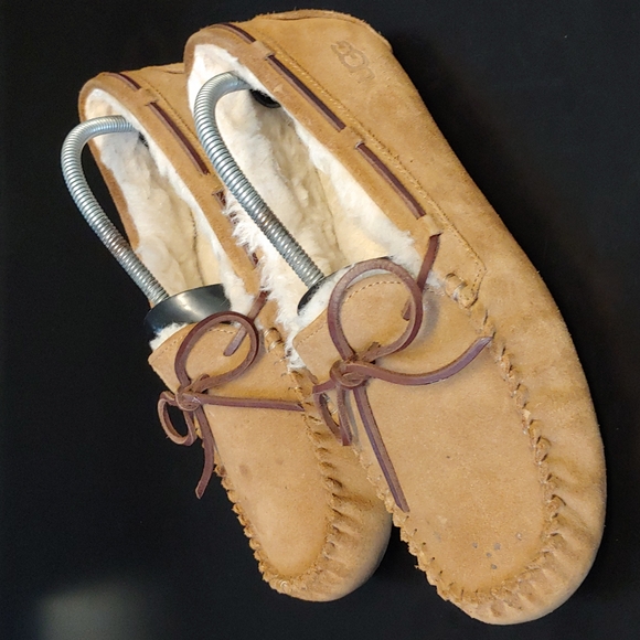 UGG Shoes - UGG Dakota Womens Chestnut Suede Moccasin Indoor/Outdoor Slippers